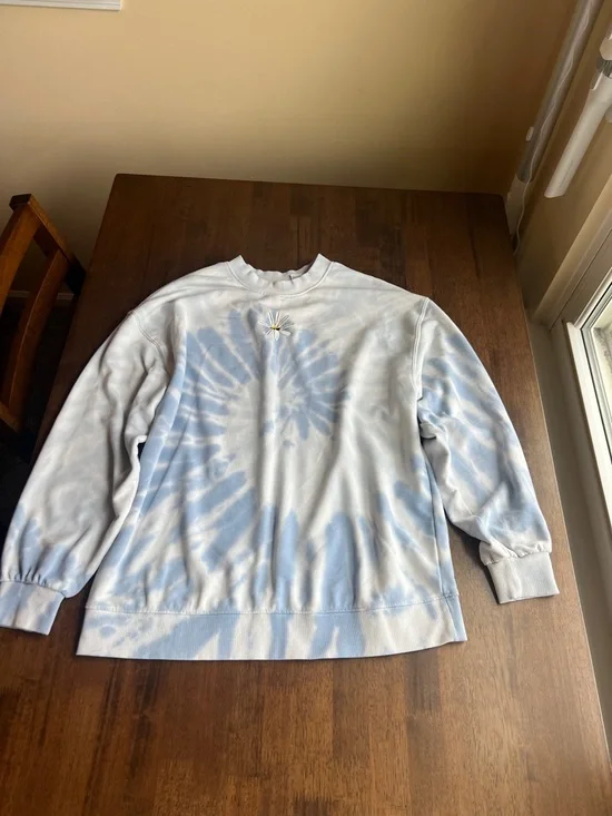 H&M-Netflix Women's Tie dyed Daisy Sweatshirt To all the boys I've loved before - Picture 2 of 5